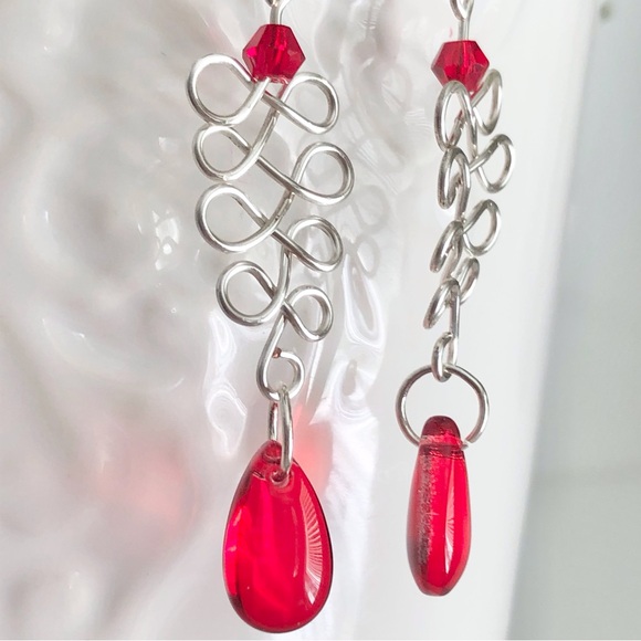 New Handmade Wrapped Wire Silver Blood 🩸 Red Glass Teardrop Celtic Knot Earrings - Picture 5 of 9